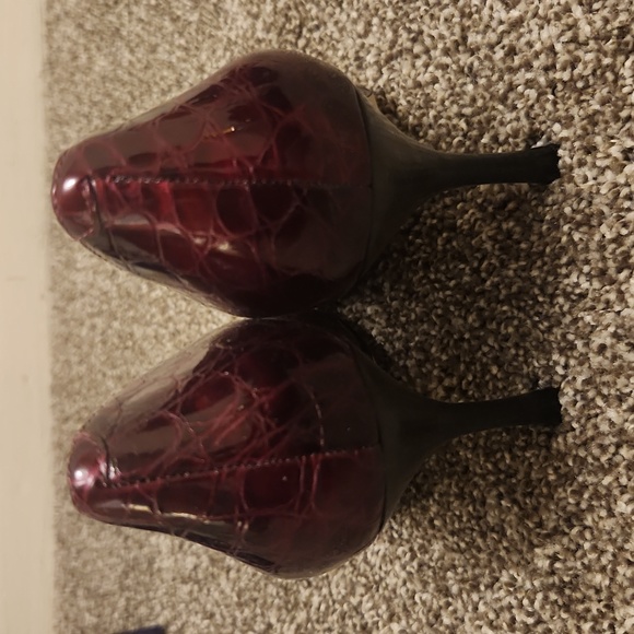 NIB Enzo Angiolini Dark Red Croc Pattern Heels Sz 7 - Picture 3 of 7